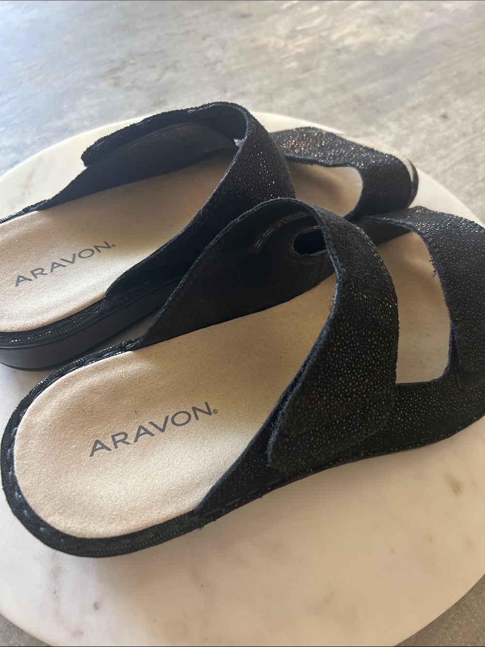 Aravon Black Metallic Suede
Cambridge 2 Strap Sandal women’s size 10 - Picture 8 of 12
